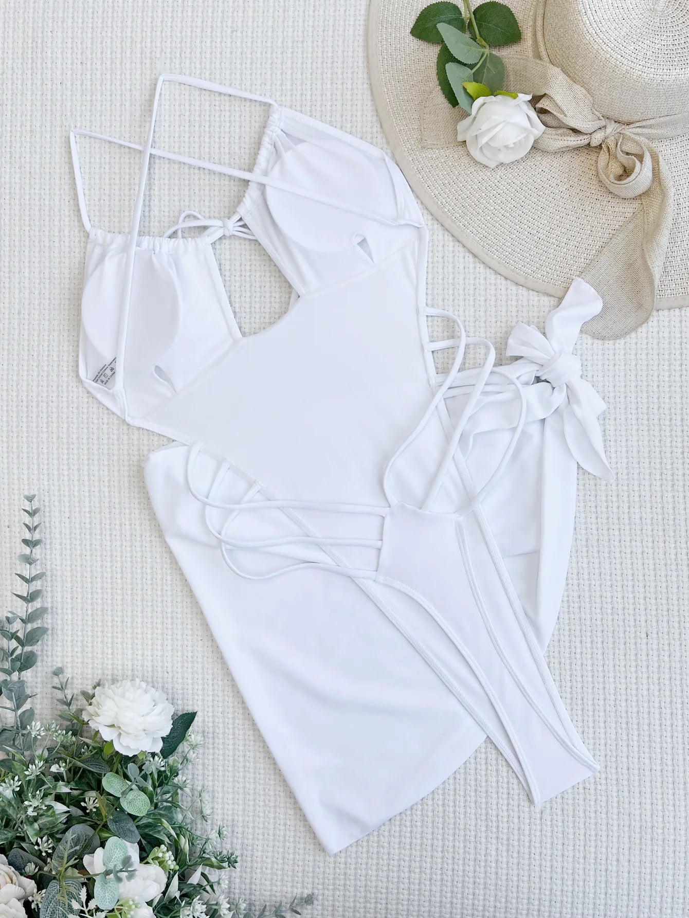 Traje de baño de una pieza tipo tanga, con espalda descubierta y diseño ultra mini, estilo tanga, para mujer. Incluye pareo, corte alto y diseño monokini.