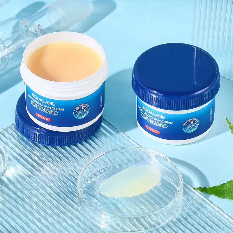 Crema de escualano ultra nutritiva para piel seca y áspera. Hidrata profundamente. Previene el agrietamiento y la sequedad. Refrescante pero no grasosa.