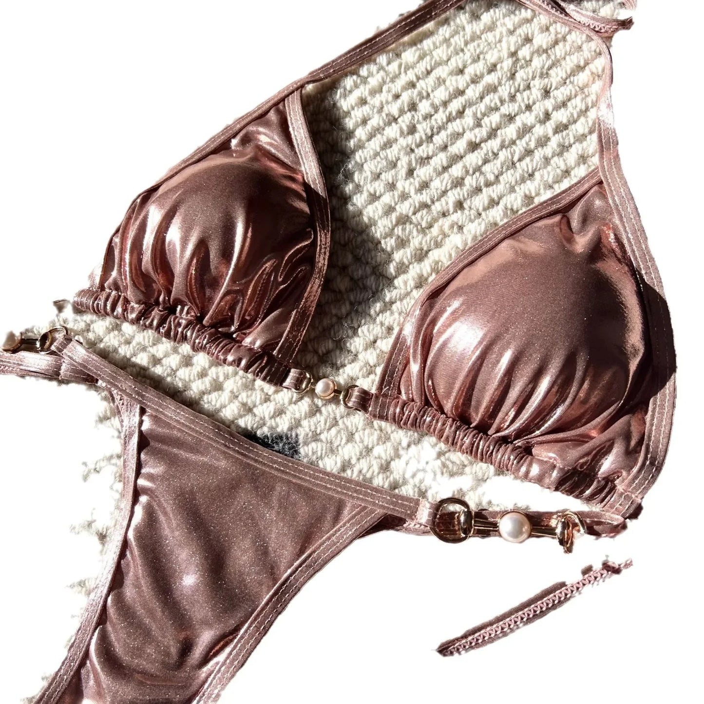 Traje de baño bikini sexy con perlas brillantes, gran oferta de la temporada, nuevo traje de baño cruzado, elegante diseño luminoso, ropa interior femenina atractiva