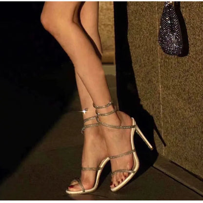 Sandalias de verano de moda para mujer, con diseño de serpiente y cristales, adornadas con lujosos diamantes de imitación y tacones finos estilo gladiador. Ideales para fiestas y eventos.