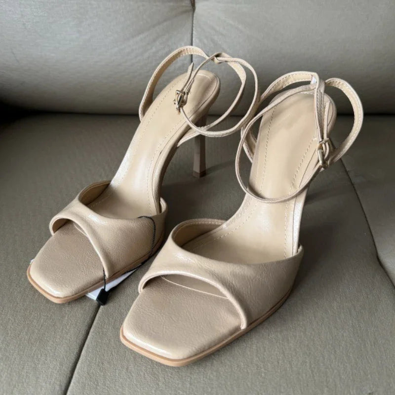 Sandalias de tacón alto con hebilla en el tobillo de charol dorado para mujer, zapatos sexis de punta cuadrada y punta abierta, zapatos de verano a la moda para fiesta y oficina.
