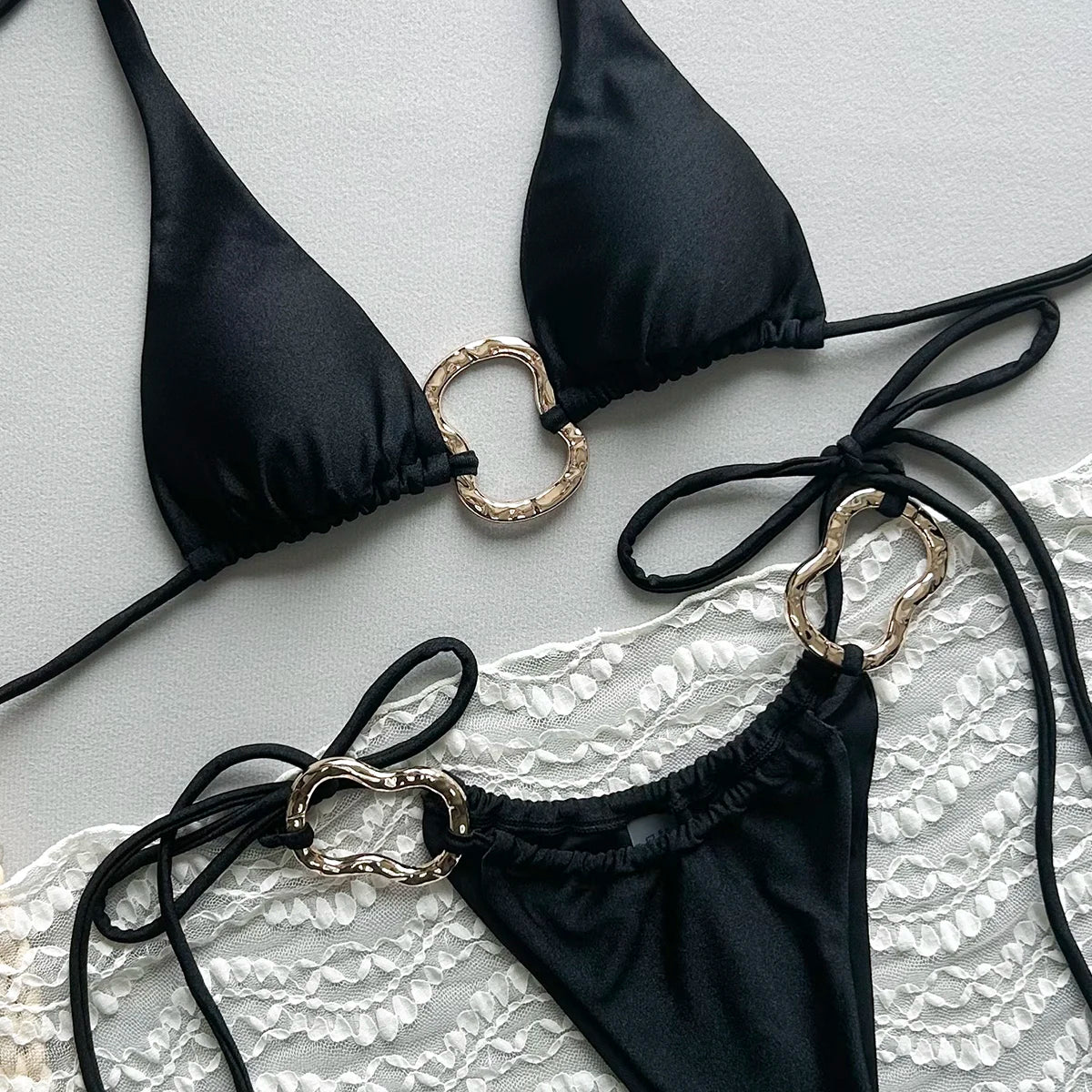 Conjunto de bikini de talle alto para mujer, sexy, con cuello halter, tanga ajustable, traje de baño de color liso con anillo dorado para playa, piscina y fiesta.