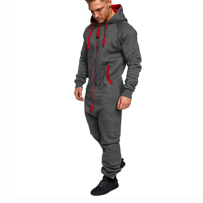 Monos deportivos de hombre con capucha, forro polar, bolsillos, manga larga y cremallera en color de contraste.