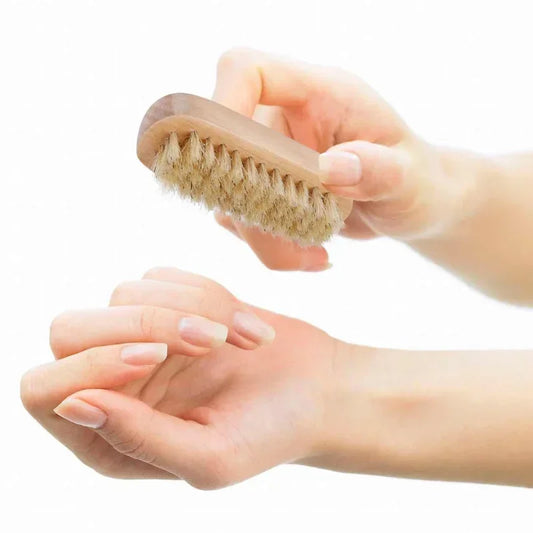 Cepillo de cerdas para manicura y pedicura con mango de madera de doble cara y cerdas de nailon para baño y limpieza de uñas.