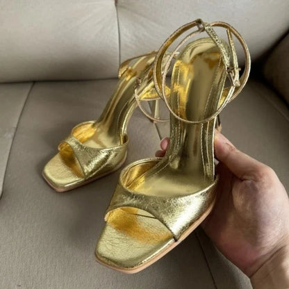 Sandalias de tacón alto con hebilla en el tobillo de charol dorado para mujer, zapatos sexis de punta cuadrada y punta abierta, zapatos de verano a la moda para fiesta y oficina.