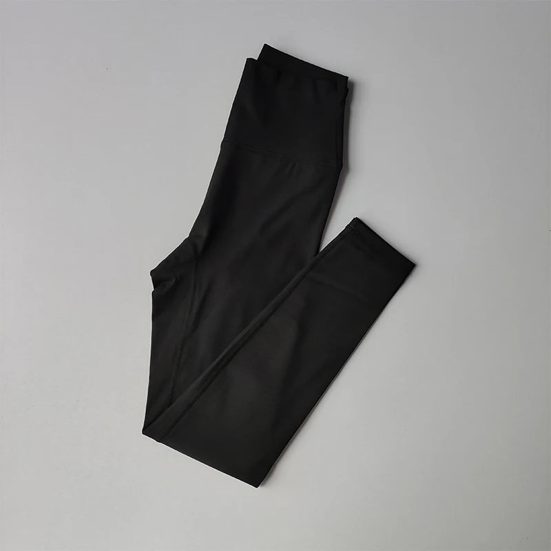 Conjunto de yoga Naked Feel para mujer, sujetador deportivo de alto impacto con almohadillas integradas y leggings que realzan los glúteos, ideal para entrenar en el gimnasio.