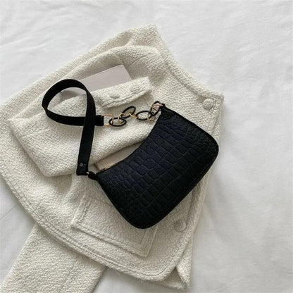 Bolso pequeño cuadrado estilo retro, popular, de temperamento suave, para el hombro, de otoño 2024, a la moda, informal, tipo yanqui, para las axilas.
