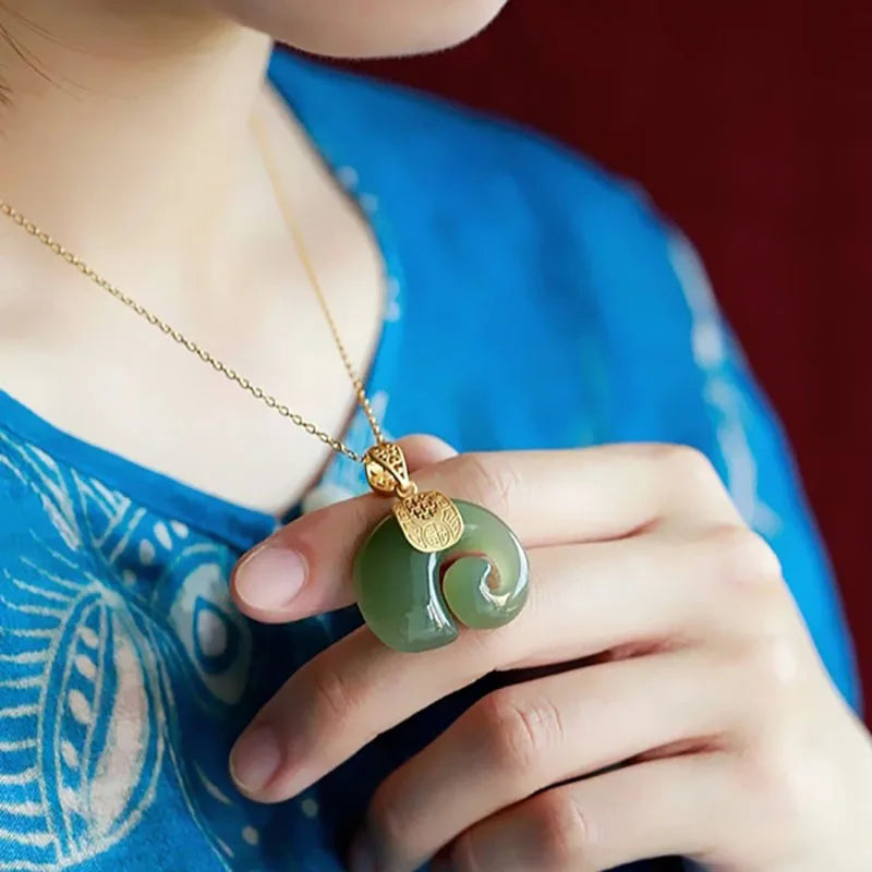 Colgante de elefante de jade hetiano de piedra natural, cadena chapada en oro de 18 quilates, collar, gargantilla, joyería para mujer, cumpleaños y aniversario.