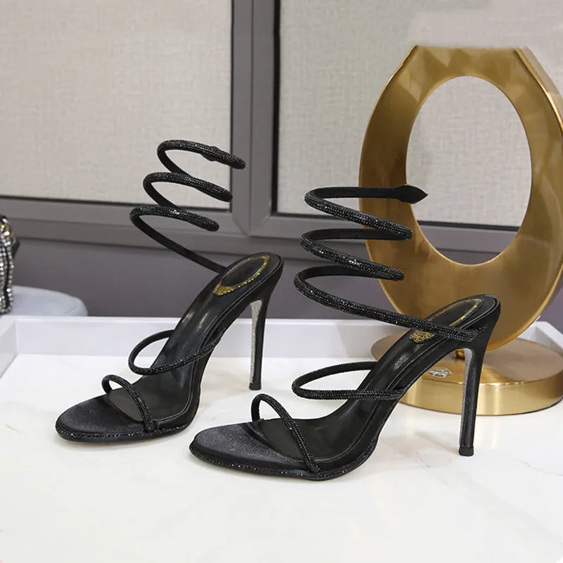 Sandalias de verano de moda para mujer, con diseño de serpiente y cristales, adornadas con lujosos diamantes de imitación y tacones finos estilo gladiador. Ideales para fiestas y eventos.