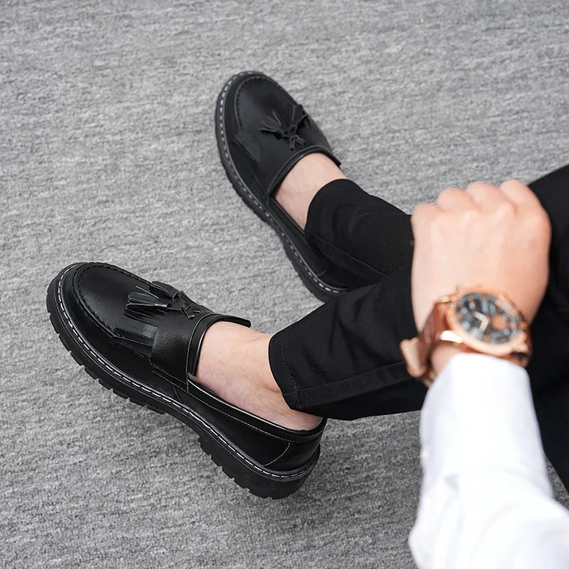Zapatos de vestir negros para hombre, con plataforma y cuña, sin cordones, informales, de cuero, estilo británico, para negocios, formales, para boda y fiesta, 2025