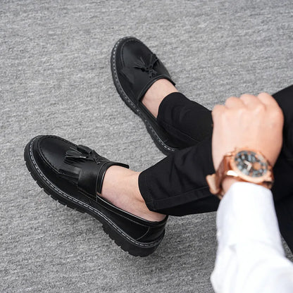 Zapatos de vestir negros para hombre, con plataforma y cuña, sin cordones, informales, de cuero, estilo británico, para negocios, formales, para boda y fiesta, 2025