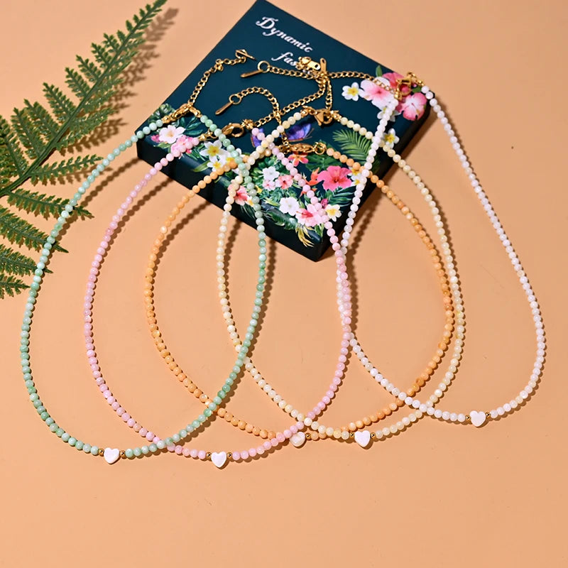 MOON GIRL Gargantilla de corazón con cuentas de nácar, collar de concha natural teñida a la moda para mujer, collar de acero inoxidable para mujer
