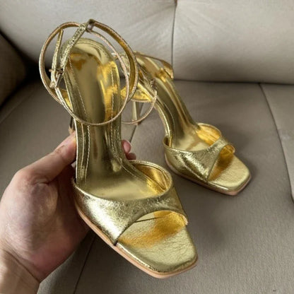 Sandalias de tacón alto con hebilla en el tobillo de charol dorado para mujer, zapatos sexis de punta cuadrada y punta abierta, zapatos de verano a la moda para fiesta y oficina.
