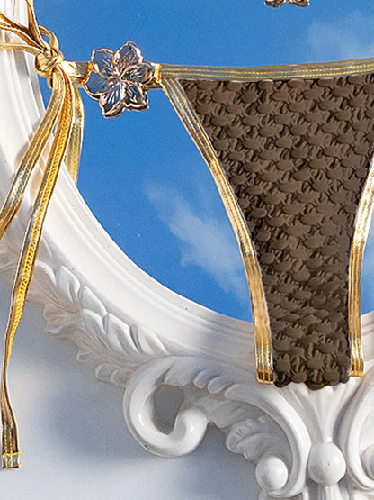 Bikini de dos piezas con cuello halter y fruncido de flores de metal para mujer