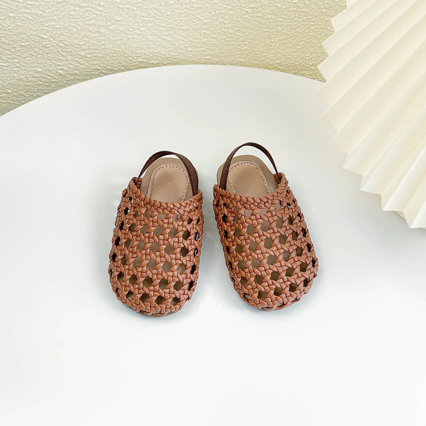 Sandalias para niños pequeños, zapatos planos de verano 2025 para exteriores, zapatos de playa, calzado informal de moda tejido para bebés, sandalias de princesa para niñas.