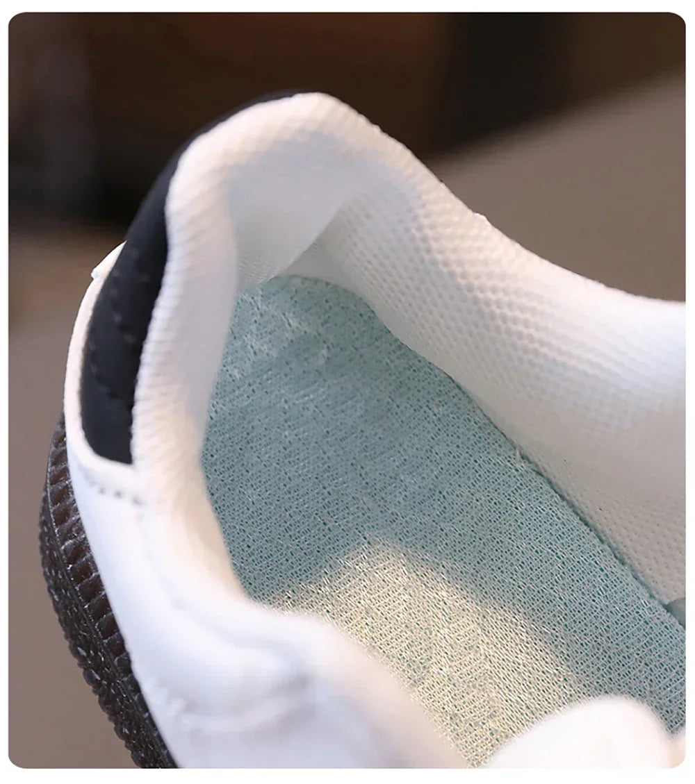 Zapatos descalzos de primavera 2025 para niños, zapatillas de deporte de moda para niños y niñas, zapatillas de tenis de suela blanda para niños pequeños.