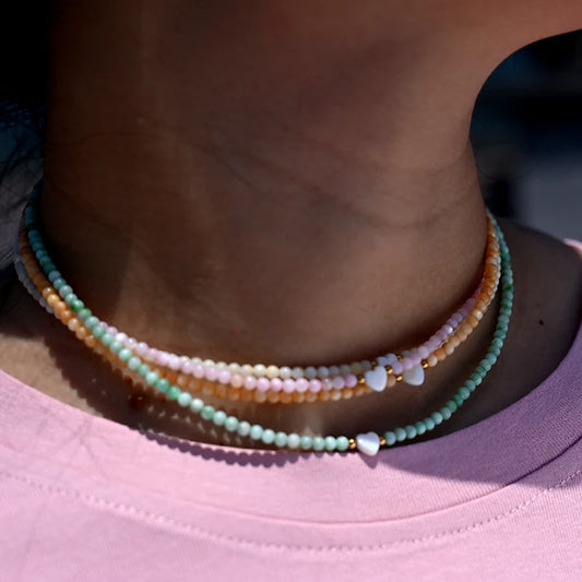 MOON GIRL Gargantilla de corazón con cuentas de nácar, collar de concha natural teñida a la moda para mujer, collar de acero inoxidable para mujer