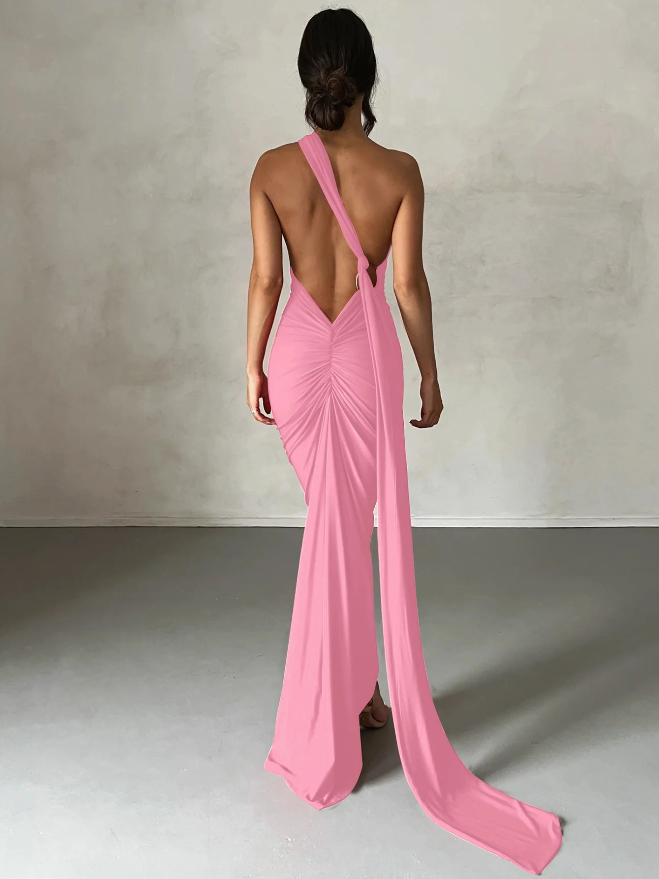 Vestido largo blanco ajustado de Dulzura para mujer, ideal para fiestas, clubes y eventos nocturnos. Estilo urbano. Colección de verano 2024. Venta al por mayor.