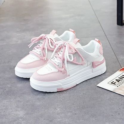 Primavera 2025, Niche, versátil, para estudiantes, zapatos blancos de suela gruesa, a la moda, con doble lazo, deportivos casuales.