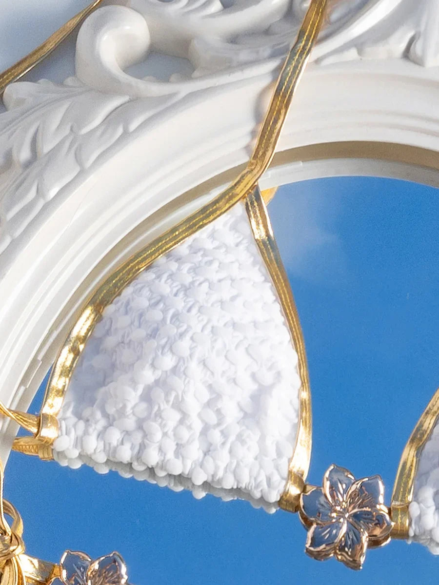 Bikini de dos piezas con cuello halter y fruncido de flores de metal para mujer