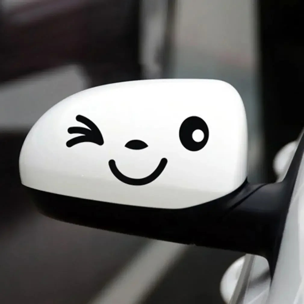2 pegatinas reflectantes con sonrisa para espejo retrovisor de coche, diseño de cara sonriente de dibujos animados para todos los coches.