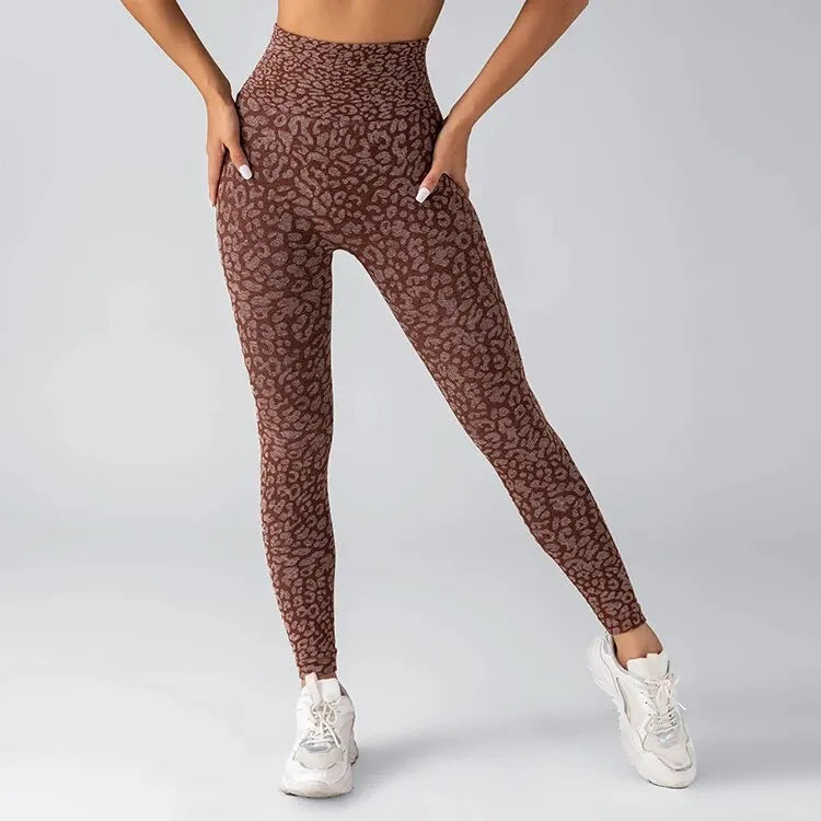 Pantalones de yoga con estampado de leopardo sin costuras para mujer, con realce de cadera y cintura alta, con alta elasticidad.