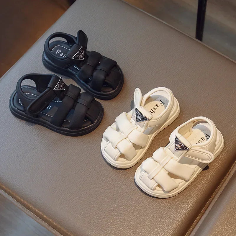 Sandalias para niños, novedad de verano 2024, moda para niños y niñas, color sólido, con cierre de velcro, antideslizantes, suela suave, decoración metálica versátil.