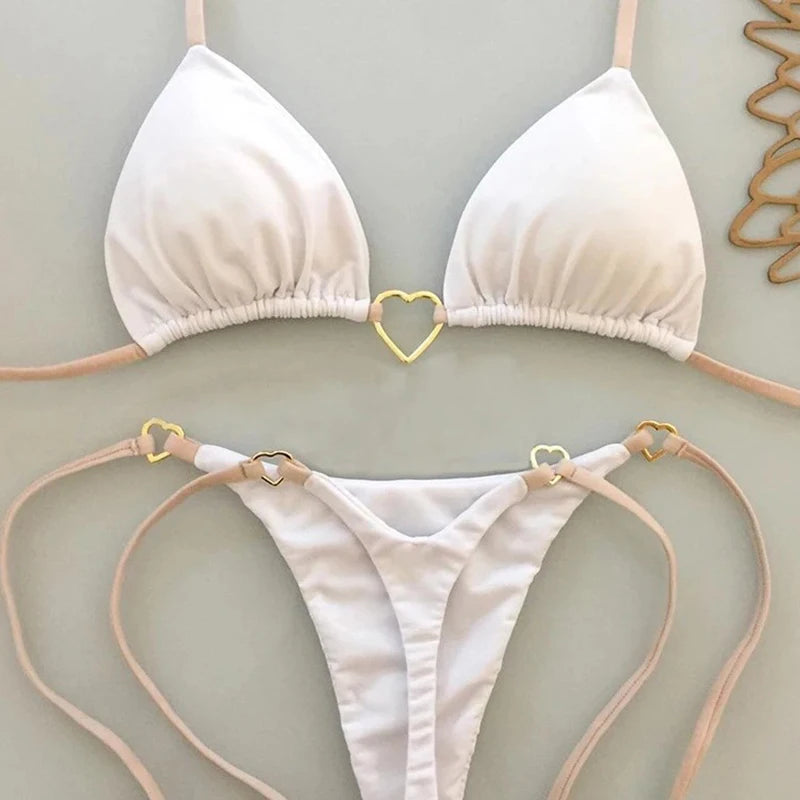 Bikini de dos piezas de color liso con escote halter y tiras, estilo triángulo, con hebilla metálica en forma de corazón. Traje de baño con cordones para mujer.