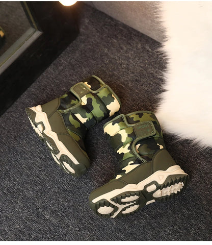 Zapatos de invierno 2025 para niños, de felpa, impermeables, antideslizantes, con suela de goma, botas de nieve cálidas a la moda para exteriores.