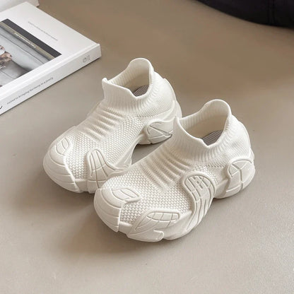 2025 Nuevos zapatos de papá para niñas con suela gruesa de un pie, suelas suaves y caña alta para primavera y otoño, zapatos deportivos para niños