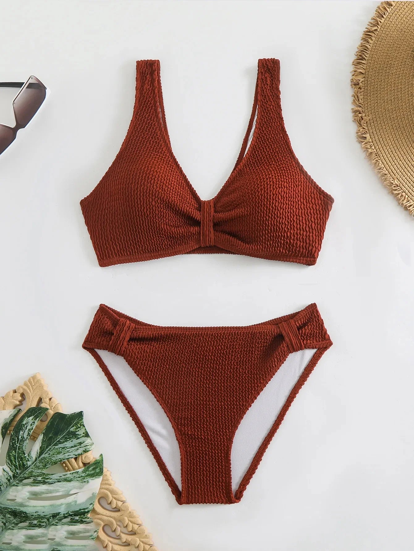 Nuevo traje de baño de dos piezas de bikini 2025, color puro, alta elasticidad, monocromático, ajuste cómodo, ropa de playa para mujer.