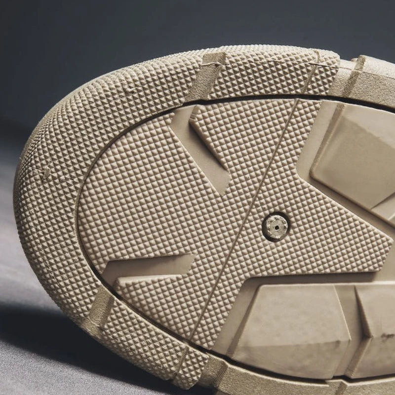 Nuevos zapatos de invierno de caña alta para hombre, botas de nieve para exteriores para hombre, zapatos de algodón con forro polar de moda, zapatos casuales cómodos de marca de tendencia.