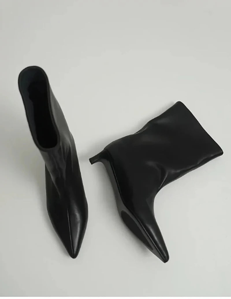 Botines de diseño para mujer, estilo moderno, tacón bajo cuadrado, ideales para fiestas, bailes y eventos. Botines cortos sin cordones.