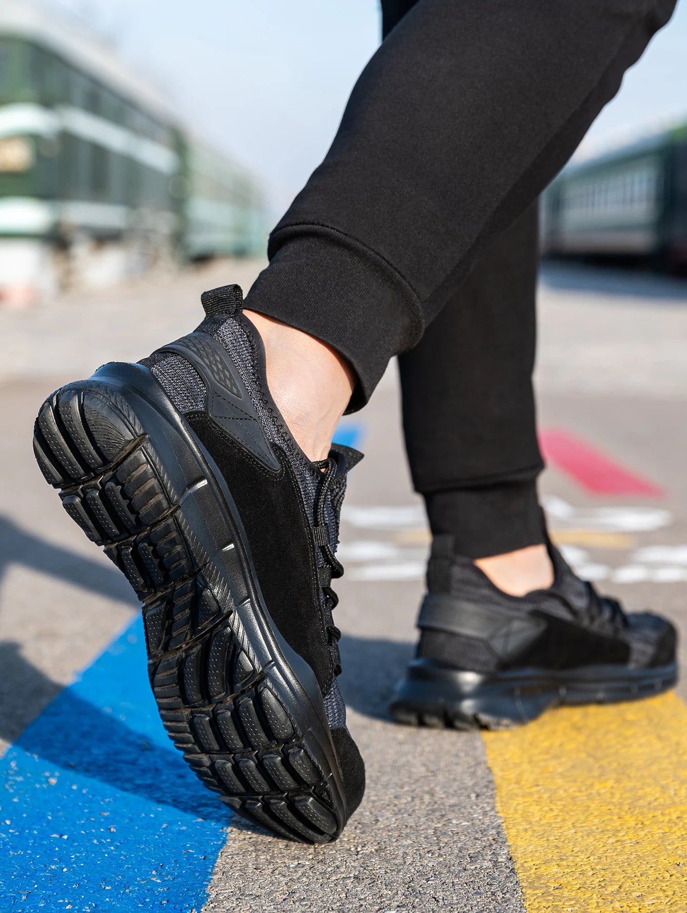 Zapatillas de trabajo para hombre, calzado de seguridad, zapatos de trabajo con puntera de acero para la construcción, botas de seguridad ligeras, zapatillas de trabajo antiperforación de Kevlar.