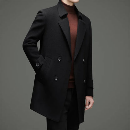 Abrigo de lana de doble faz para hombre, suave y cálido, ideal como prenda esencial. Incluye chaleco de plumas y forro. Color negro café. Estilo clásico.