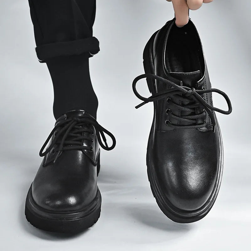 Zapatos de cuero negros para hombre, plataforma, suela suave, resistentes al desgaste, informales, para jóvenes, negocios, fiestas, paseos por la ciudad, zapatillas nuevas