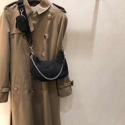 Bolso de hombro tipo hobo informal de nailon impermeable para mujer, moderno, con cadena negra decorativa, cruzado hasta la axila con monedero pequeño