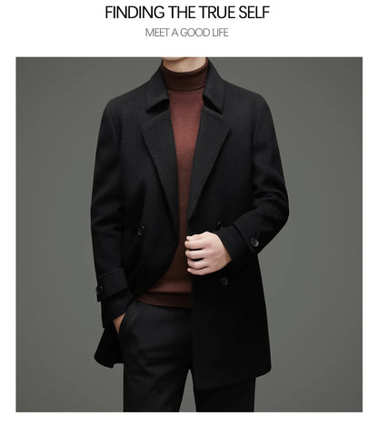 Abrigo de lana de doble faz para hombre, suave y cálido, ideal como prenda esencial. Incluye chaleco de plumas y forro. Color negro café. Estilo clásico.