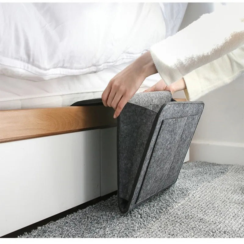 Bolsa de almacenamiento de fieltro para colgar en el dormitorio, cama, sofá, alfombra, para guardar CD, revistas, papelería, teléfonos móviles y artículos diversos.