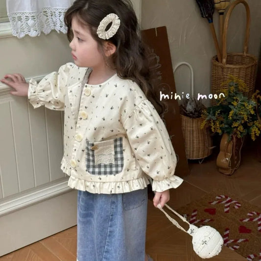 Ropa infantil, primavera 2025, nuevo estilo, versión coreana, chaqueta elegante de algodón con bolsillos y estampado floral a cuadros para niñas.