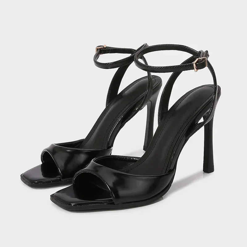 Elegantes zapatos de tacón alto con correa al tobillo para mujer, punta cuadrada, ideales para fiestas, vestir o para la oficina. Sandalias de diseño sexy y caladas, de marca.