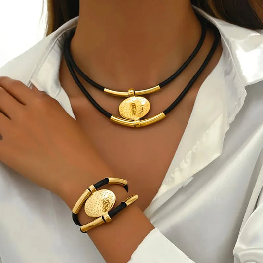 Conjunto de 2 pulseras y collares de piel sintética de metal ovalado vintage para mujer, de moda, color dorado y plateado, con cadena de doble capa.