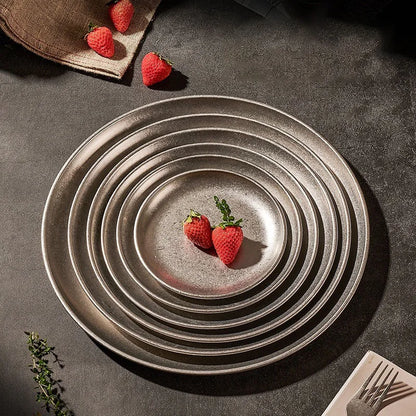Platos de acero inoxidable 304, estilo industrial, bandejas de café vintage, platos creativos para carne, pasta y postre, vajilla retro de fondo plano.