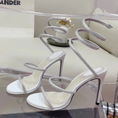 Sandalias de verano de moda para mujer, con diseño de serpiente y cristales, adornadas con lujosos diamantes de imitación y tacones finos estilo gladiador. Ideales para fiestas y eventos.