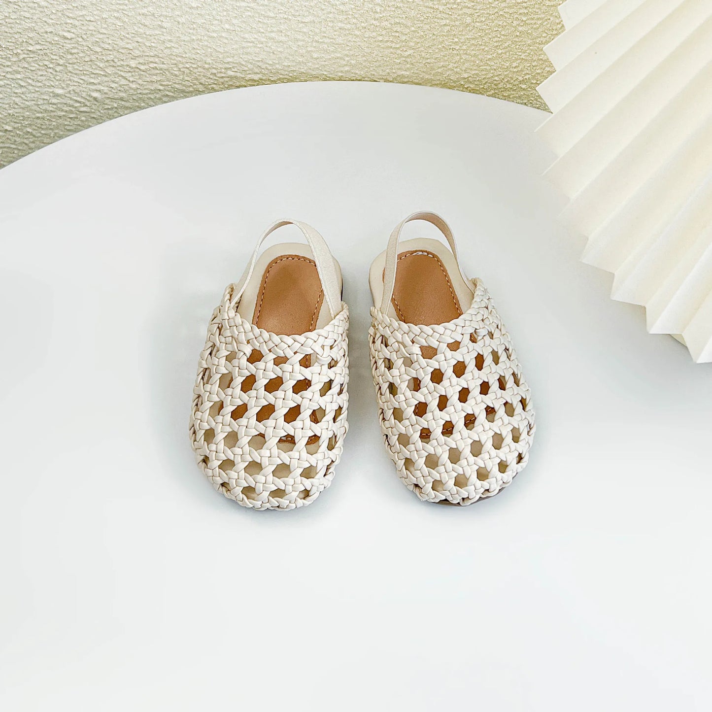 Sandalias para niños pequeños, zapatos planos de verano 2025 para exteriores, zapatos de playa, calzado informal de moda tejido para bebés, sandalias de princesa para niñas.