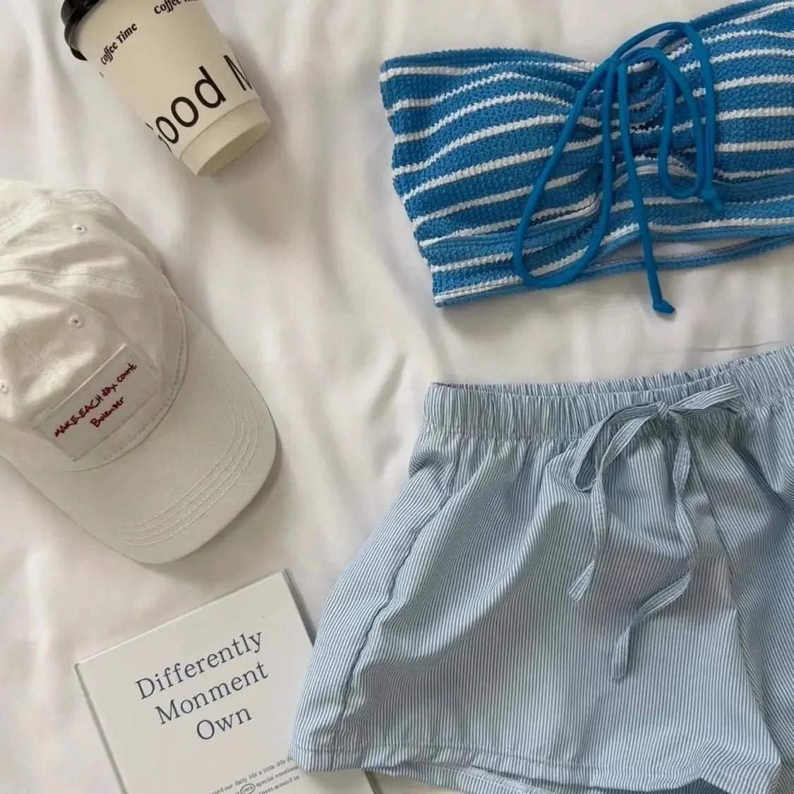 Bikini coreano retro a rayas para mujer, traje de baño de primavera con cuello colgante, para vacaciones en la playa, 2025