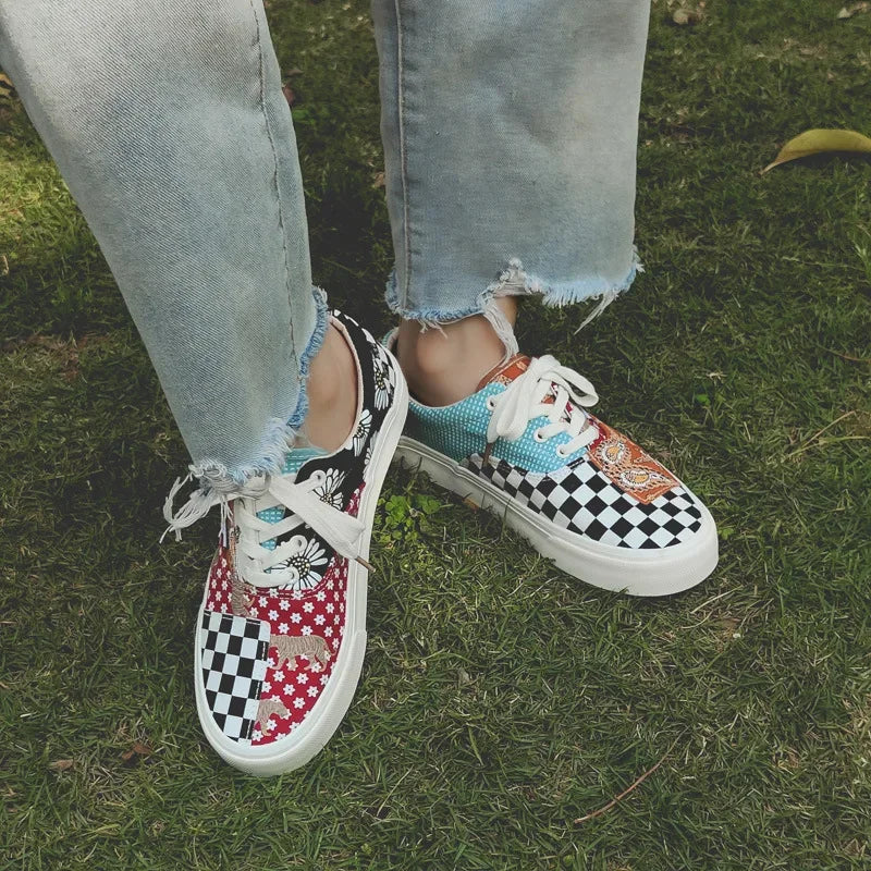 Zapatos vintage de lona para mujer, estilo nuevo, con cintura floreada, estilo tablero de ajedrez, caña baja, para hombre y mujer, venta al por mayor, de cuero y goma.