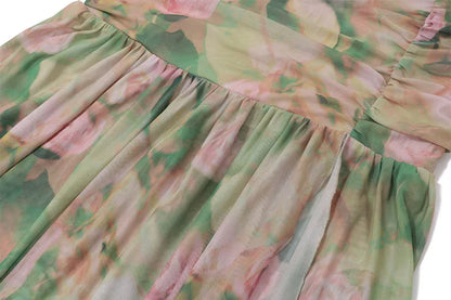 Vestido largo elegante con estampado floral, tirantes finos y espalda descubierta. Vestido ajustado con abertura alta y fruncido. Ideal para la playa, vacaciones o fiestas.