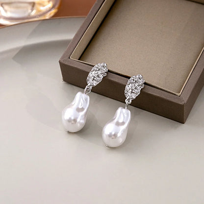 Pendientes de perlas irregulares geométricas con aguja, colgante de perla barroca plegada simple, pendientes únicos de lujo para mujer