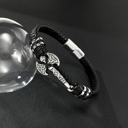 Pulsera de cuero con colgante de hacha para hombre: pulsera de cuero trenzado con acero inoxidable y titanio, estilo urbano audaz.